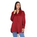 Chemise satin�e oversize � fentes sur les c�t�s. dot�e de boutons devant et sur les manches. pour femme ...