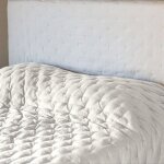 Couvre - lit 240x260 cm celeste velours piquage points brodés blanc nacre Couvre - lit 240x260 cm celeste velours piquage points brodés blanc nacre