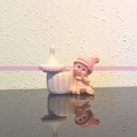 Contenant � drag�es figurine b�b� fille rose avec son biberon boite en r�sine hauteur 75 cm