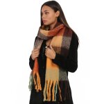 �charpe �paisse � carreaux au toucher duveteux et doux. dot�e de franges longues aux extr�mit�s. dimensions ...