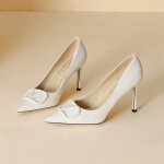 Escarpins femme blancs talons hauts aiguille avec boucle en mtal - hauteur 8cm