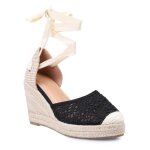 Espadrilles en crochet. munies dun lacet � nouer autour de la cheville. bout rond et empi�cement corde ...