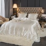 Housse de couette satin 200x200 + 2 taies doreiller 65 x 65 blanc parure de lit  volants avec fermeture ...
