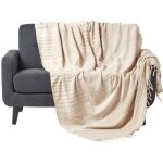 Jet� de lit ou de canap� en tissu chenille beige 150 x 200 cm