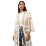 Kimono long en dentelle et crochet. pompons sur les bords et le bas des manches. d�tails sequins et perles ...