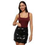 Jupe courte et droite orn�e de gros et petits sequins. dot�e dune doublure en tulle et dun zip sur le ...