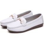 Mocassins femme en cuir blanc - confortable et légers - semelle tpr souple - talon plat 2cm Mocassins femme en cuir blanc - confortable et légers - semelle tpr souple - talon plat 2cm