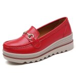 Mocassins femme en cuir rouge - confortable talon haut Mocassins femme en cuir rouge - confortable talon haut