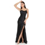 Robe longue et moulante satin�e � col b�nitier. dot�e de bretelles r�glables et dune fente sur le c�t�. ...