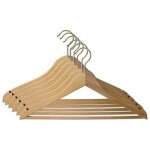 Mondex m - home lot de 6 cintres galb�s en bois vernis avec barre et encoches - 45 cm