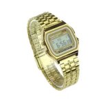 Montre style casio metal or dor�e