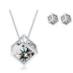 Parure bijoux - femme - cube - cristal - autrichien - blanc - plaqu or blanc 750 / 1000 - 4 pices