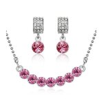 Parure bijoux - femme - boucles doreilles et collier - cristal autrichien - rose vif - plaqué or blanc ... Parure bijoux - femme - boucles doreilles et collier - cristal autrichien - rose vif - plaqué or blanc ...