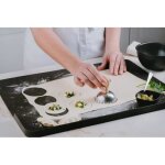 Planche pour plan de travail pour p�tisserie flexible (planche � p�tes) 50x40 cm noire avec rebords comos ...