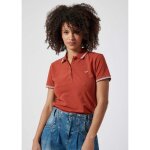 Polo rouge femme kaporal jule - manches courtes - col boutonné - logo brodé - fentes sur les côtés Polo rouge femme kaporal jule - manches courtes - col boutonné - logo brodé - fentes sur les côtés