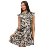 Robe chemise fluide � imprim�s feuilles. dot�e de volants sur les emmanchures et en bas. patte de boutonnage ...