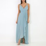 Robe de soir�e longue et fendue � bretelles r�glables. dot�e de coques de maintien et dune doublure satin�e. ...