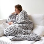 Couverture - salalis - cosy chunky - tricote  la main - douce et paisse - gris