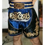 Short de boxe - traditionnel thai - bleu - tailles enfants et adultes - 100% satin polyester Short de boxe - traditionnel thai - bleu - tailles enfants et adultes - 100% satin polyester