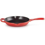 Skillet - le creuset - signature - fonte Émaillée - 20 cm - cerise - garantie à vie Skillet - le creuset - signature - fonte Émaillée - 20 cm - cerise - garantie à vie