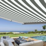 Store banne coffre int�gral 3 x 25 m motoris� et manuel ext�rieur pour terrasse - blanc gris