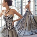 La tendance de la robe de marie en dentelle noire