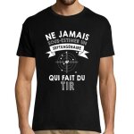 T - shirt - ne jamais sous - estimer un septuagénaire - 100% coton - manches courtes - noir T - shirt - ne jamais sous - estimer un septuagénaire - 100% coton - manches courtes - noir