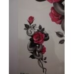 Plaque de tatouages : 1 petit serpent avec des roses et le même motif en plus grand. rose Plaque de tatouages : 1 petit serpent avec des roses et le même motif en plus grand. rose