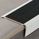 Nez de marche �volutif � visser 3cbis 3000 x 67 x 32 mm aluminium anodis� dinac