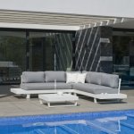 Salon de jardin en aluminium blanc - coussins gris clair - menfis hevea
