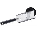 Mandoline à truffes triangle en inox avec un poussoir Mandoline à truffes triangle en inox avec un poussoir