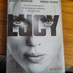 Dvd lucy avec scarlett johannson et morgan freeman en tr�s bon etat
