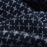 Tissu popeline de coton brod� point de croix bleu fonc� - mondial tissus