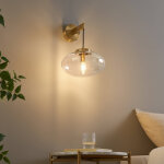 Applique murale dor�e avec globe en verre souffl� suspendu - milenzo