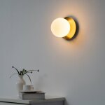 Plafonnier ou applique dorée en verre blanc - fonzo Plafonnier ou applique dorée en verre blanc - fonzo