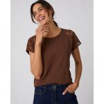T - shirt d�tail macram� aux �paules