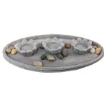 Chaks 10384, support ovale avec 3 photophores et cailloux en résine 27, 5cm Chaks 10384, support ovale avec 3 photophores et cailloux en résine 27, 5cm