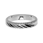 Alliance en argent 4 mm bande cisele en biais au milieu et bords cisels