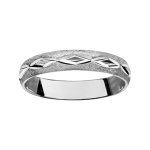 Alliance en argent rhodi� 4mm finition effet givr� avec motifs cisel�s au milieu