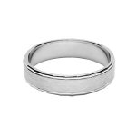 Alliance en argent rhodi� 5mm avec bande satin�e au milieu et bords bossel�s brillants