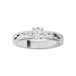 Alliance en argent rhodié diamantée en x et solitaire oxyde blanc serti largeur 4 mm Alliance en argent rhodié diamantée en x et solitaire oxyde blanc serti largeur 4 mm