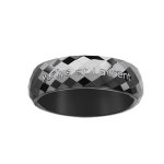 Alliance demi - jonc en c�ramique noire 7mm avec facettes