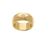 Bague en acier doré avec etoiles d'oxydes blancs au centre Bague en acier doré avec etoiles d'oxydes blancs au centre