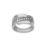 Bague en acier avec oxydes blancs sertis Bague en acier avec oxydes blancs sertis