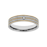 Bague en acier et pvd jaune rayée avec 1 oxyde blanc Bague en acier et pvd jaune rayée avec 1 oxyde blanc