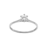 Bague en acier avec solitaire oxyde blanc 4, 5mm serti 6 griffes Bague en acier avec solitaire oxyde blanc 4, 5mm serti 6 griffes