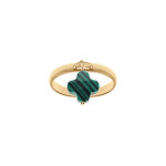 Bague en argent doré avec trèfle en verre facetté vert Bague en argent doré avec trèfle en verre facetté vert