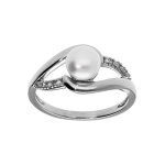 Bague en argent platin avec perle de culture d'eau douce avec deux bandes d'oxydes blancs sertis