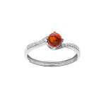 Bague en argent rhodié avec 1 / 2 rails d'oxydes blancs sertis et ambre véritable au centre Bague en argent rhodié avec 1 / 2 rails d'oxydes blancs sertis et ambre véritable au centre