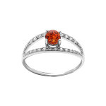 Bague en argent rhodié avec ambre véritable et deux rangs d'oxydes blancs Bague en argent rhodié avec ambre véritable et deux rangs d'oxydes blancs